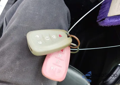 2018 Chevrolet Equinox Premier z USA, uszkodzony, nr VIN 3GNAXNEX9JS531914